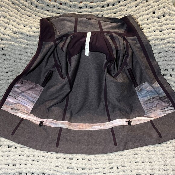 Lululemon The Drizz Lightweight Rain Jacket in Black Cherry Size 4 - Picture 12 of 16